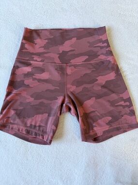 Lululemon Align High-Waist Camo Bike Shorts - Rose Camo size 6